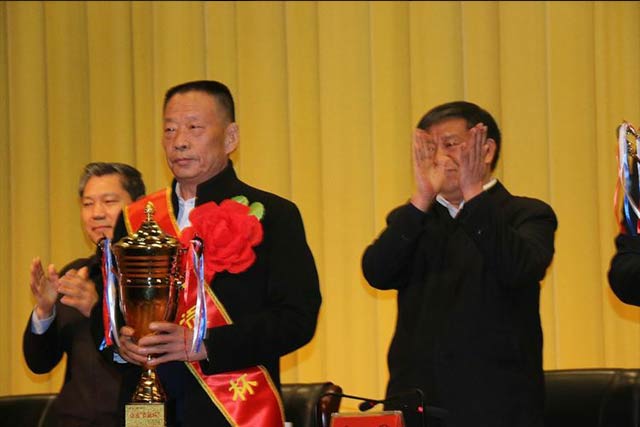 59白菜专区论坛荣获巩义市2018年度企业“贡献杯”等多项荣誉