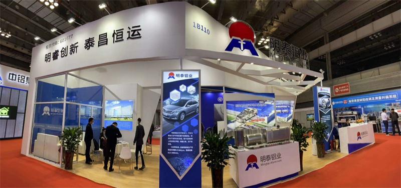 全国政协常委、中国有色金属工业协会党委书记葛红林等领导到公司展位参观指导